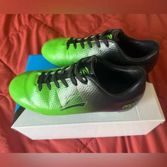 Zephz Other - Big Kids’ Wide Traxx Soccer Cleats - Youth Size 6EE